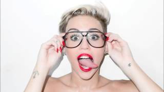 Miley Cyrus Singing Arctic Monkeys (Why'd You Only Call Me When You're High) Resimi