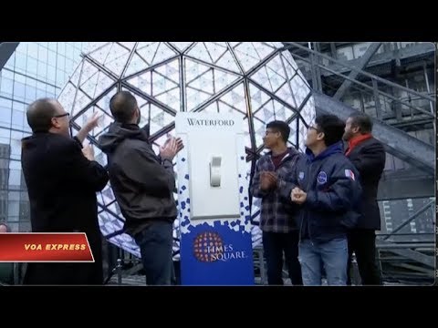 Video: Đêm Giao Thừa Đi Bộ Qua Cầu Brooklyn