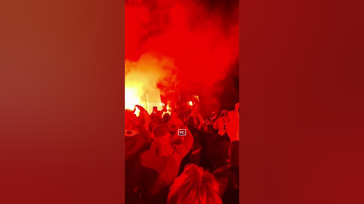 💥😍 De spelersbus van PSV is weer terug in Eindhoven en krijgt een heldenonthaal #psv #eredivisie