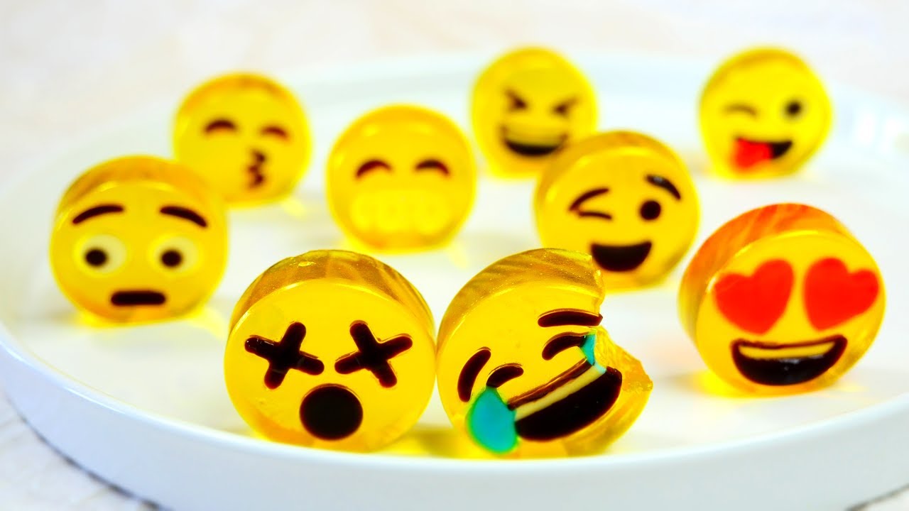 HOW TO MAKE EMOJI GUMMIES 絵文字グミ | MosoGourmet 妄想グルメ