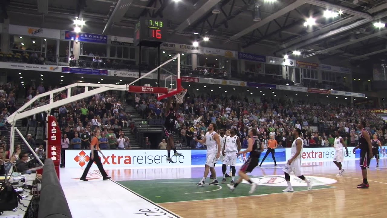 Hughes mit dem Hammer - Schmidt fliegt - Trier siegt