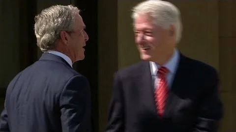 Clinton pokes fun at Bush's paintings