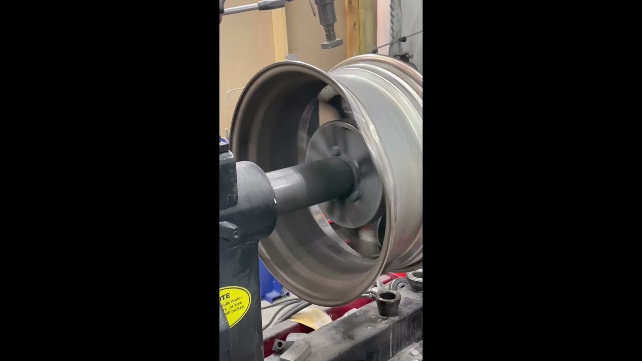 “Bent Dodge Charger Wheel Straightening — Amazing Before & After Repair 🔧🔥”