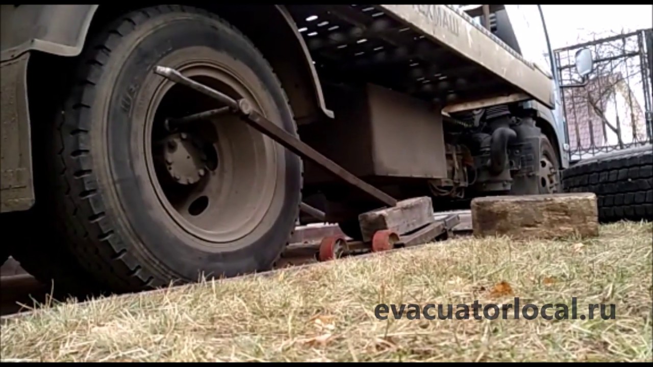 ЛАЙФХАК ДЛЯ ВОДИТЕЛЕЙ, Как открутить прикипевшую гайку колеса на ...