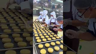 The daily work at the mooncake factory is simple and comfortable.#India