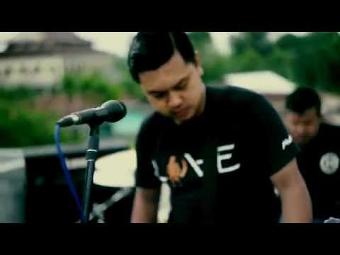 Unclebob - Mona (Official Video)