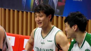 220103 원주DB vs KT 직관 | 허웅 focus 벤치장면 3탄 : 윤호영&웅선수의 행농모먼트! 함박웃음 가득한 현장