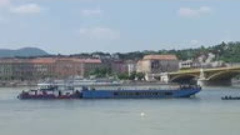 Floating platform moving into position on Danube