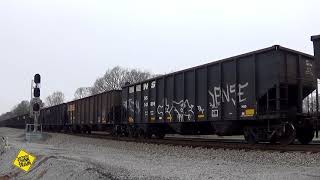 CSX 934 (GE ES44AH) leads  NS 821