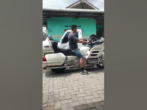 Honda Goldwing 1800 - YouTube