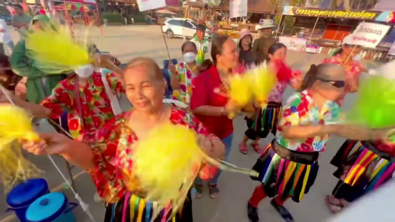 กองเชียร์ การแข่งขันตำส้มตำครกแตก งานเทศกาลกินปลา อำเภอกงไกรลาศ ประจำปี 2568