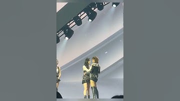 Stop Jeongyeon and Dahyun.      #jeongyeon #twice #dahyun #twice5thworldtour #kiss