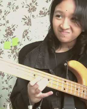 AKSI CEWEK CANTIK MAIN BASS HYSTERIA MUSE #shorts