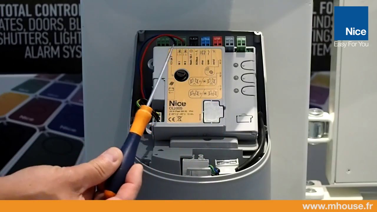 1. Branchement de la batterie de secours - YouTube