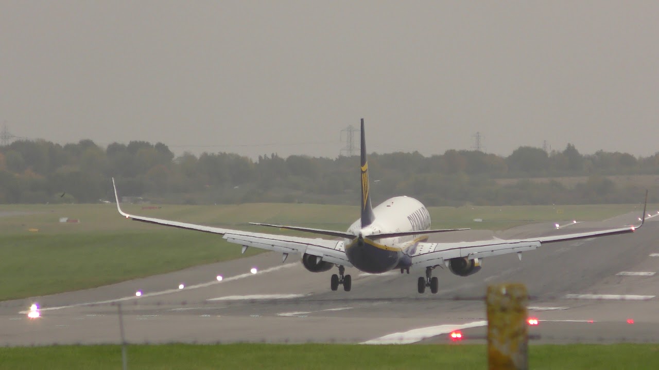 aviation Ryanair nails the runway Ex Hurricane Ophelia Birmingham Airport 16oct17 212p