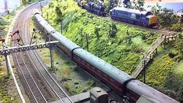 Bachmann class 37 in very worn dutch livery with keytes DCC sound