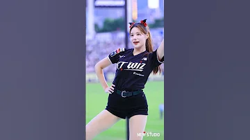잠실 통로가 마비되었다는 미친미모 미미이예빈 단상공연 250824 이예빈 치어리더 직캠 