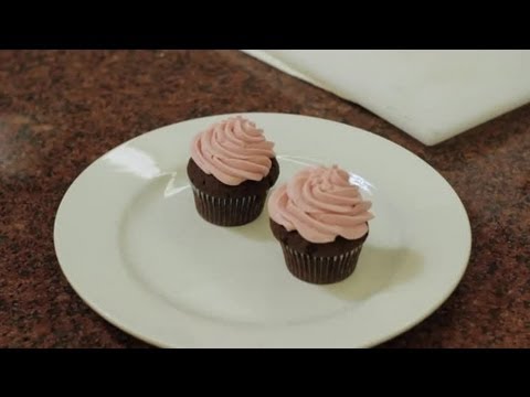 Sour Cream Frosting With Strawberries : Frosting Recipes