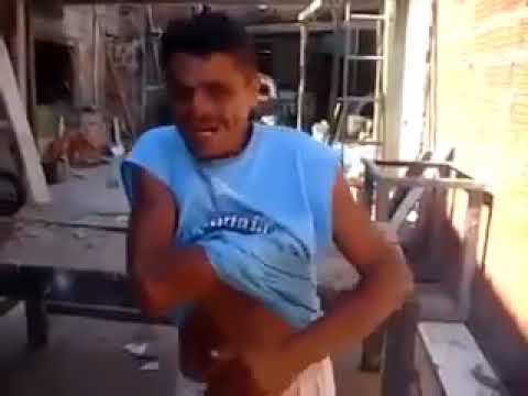 تحشيش واحد يضرط