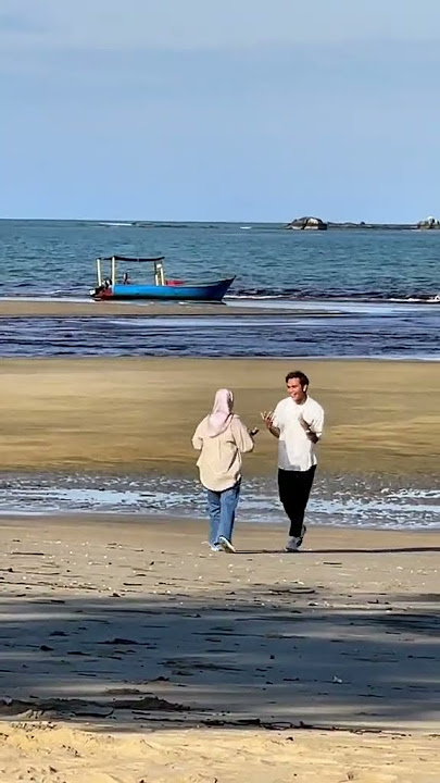 Video Nabila Razali Dan Aedy Ashraff Berlari Di Pantai Cetus Spekulasi Netizen