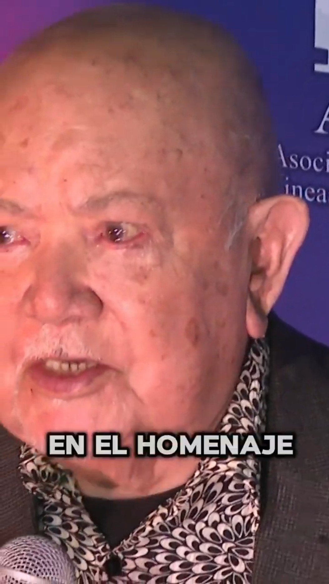 Don Sergio Corona no pudo contener las lágrimas durante el homenaje a su trayectoria artística ?