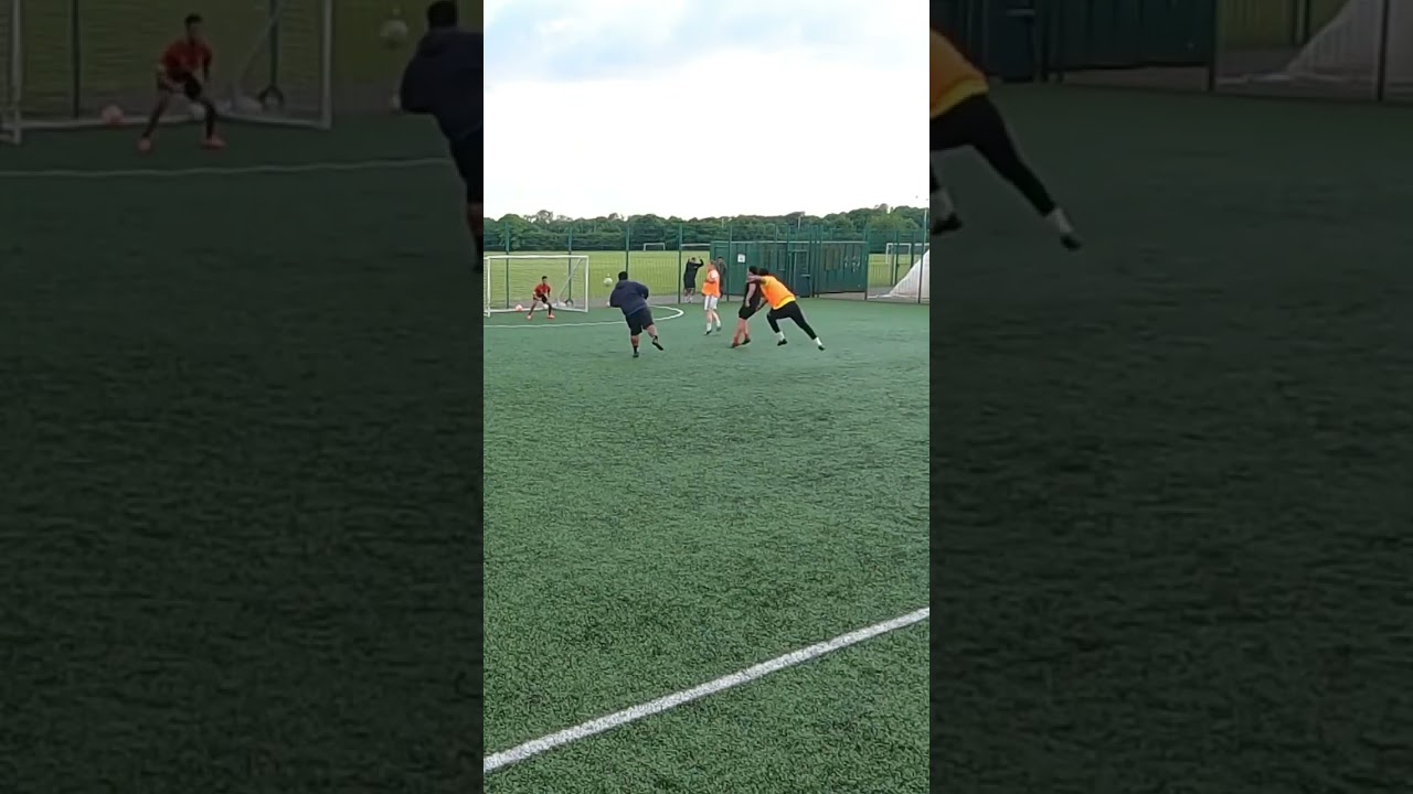 He brought a 12 gauge shotty to the football match  💥