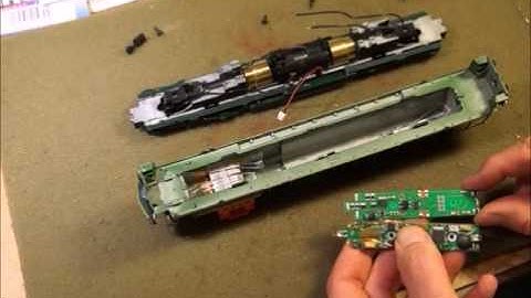 04 Model Trains - MRC 1930 Drop-In Decoder Installation - Installing The Decoder Part 01