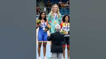 🏅The award ceremony where two bouquets of flowers were given to the silver medalist #beauty #athlete