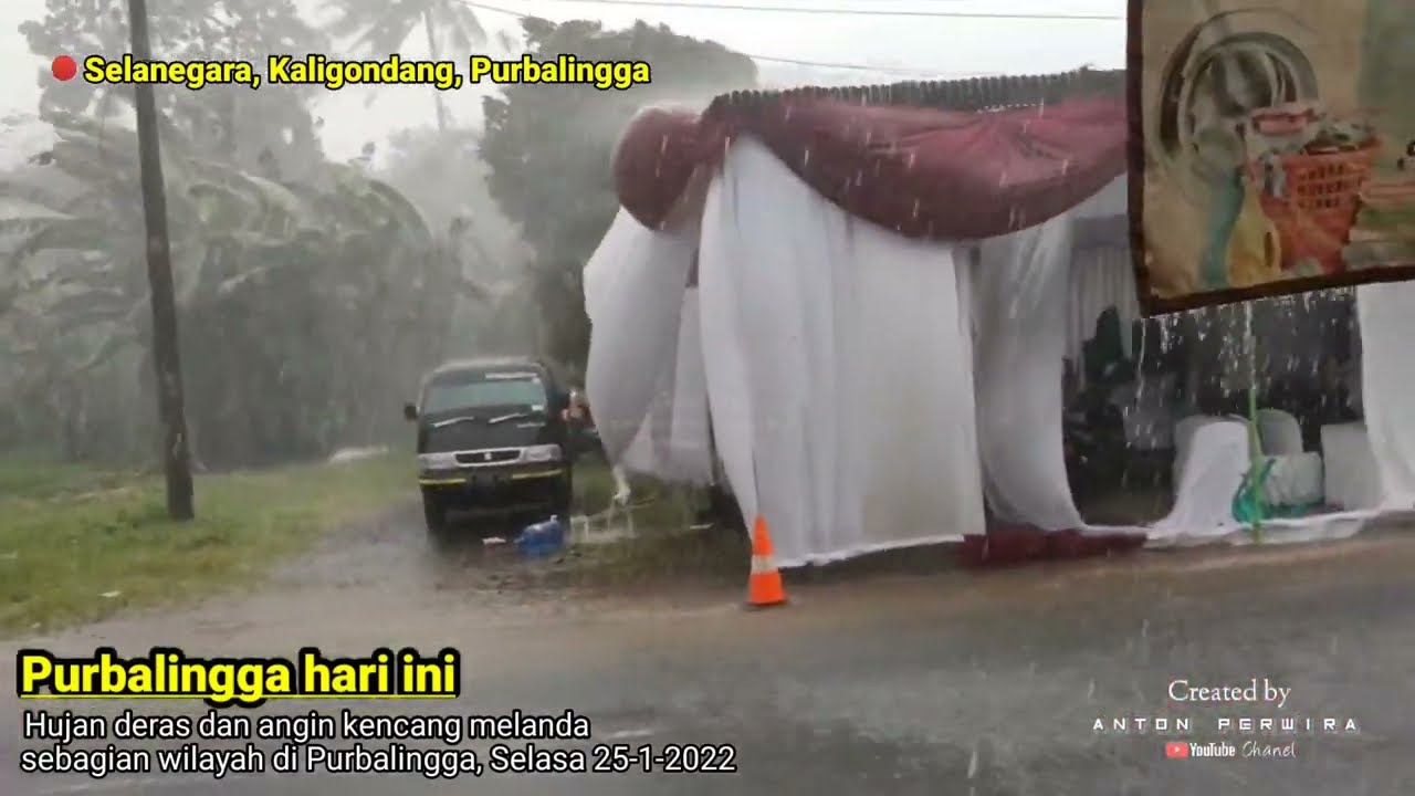 Detik-detik hujan deres dan angin kencang terjang tenda hajatan