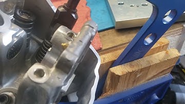 MotionPro Valve spring tool in 🎬.  KTM 450exc