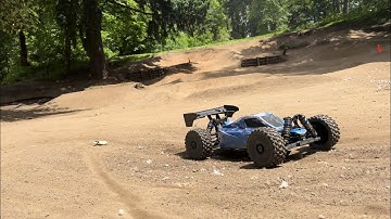 Team associated Rc8b3.2e at the track