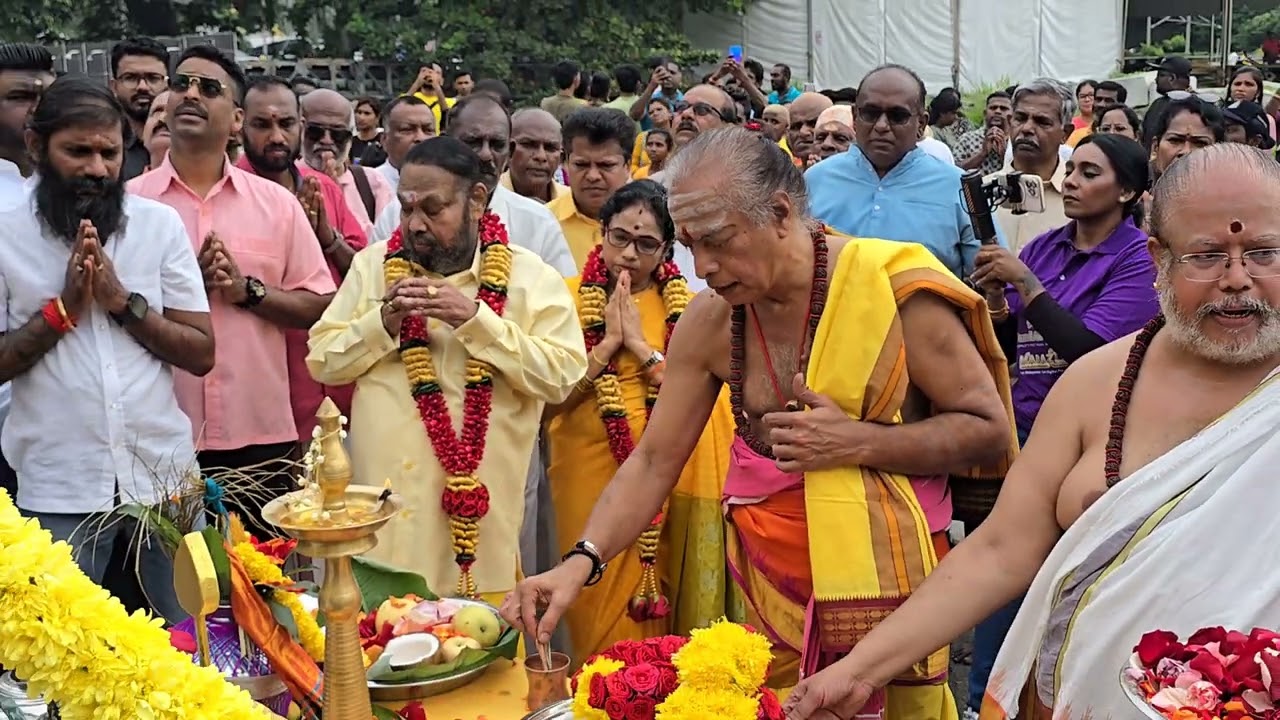 BATU CAVES RIVER  SIDE  SAKTHI VEL STAPAN VILAZA    2-2-2025   MALAYSIA 🇲🇾
