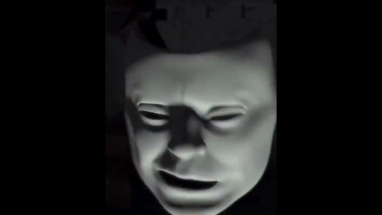 смеясь на твои нельзя вдыхая запах твоих волос. тихо смеясь. джейсон вурхиз с девушкой на плече. я бы тебя на руки взял. тихо смеясь.