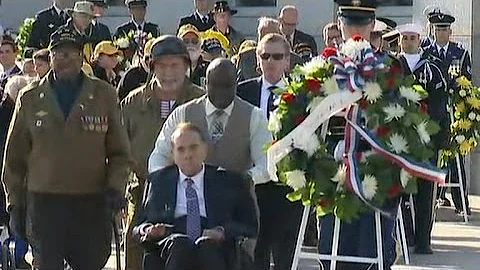 Obamas commemorate Veterans Day in Washington