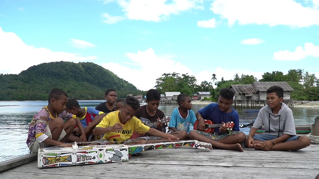 Nyanyian anak-anak Kofiau Raja Ampat