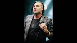 Famous Matt walst he’s a singer and he’s from Canada 🇨🇦 and he’s new to three days grace Net Worth