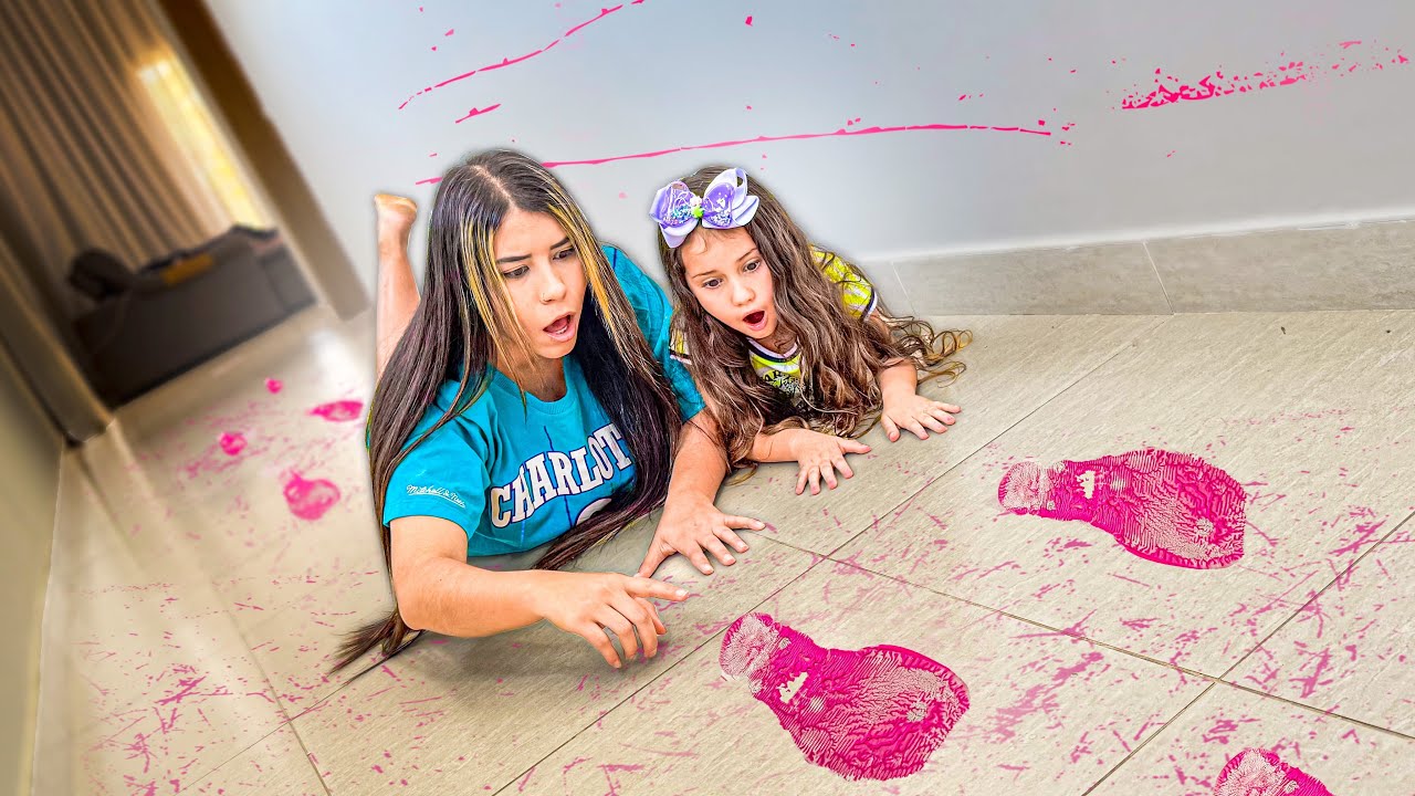 ENCONTRAMOS PEGADAS COR DE ROSA DENTRO DA NOSSA CASA!!