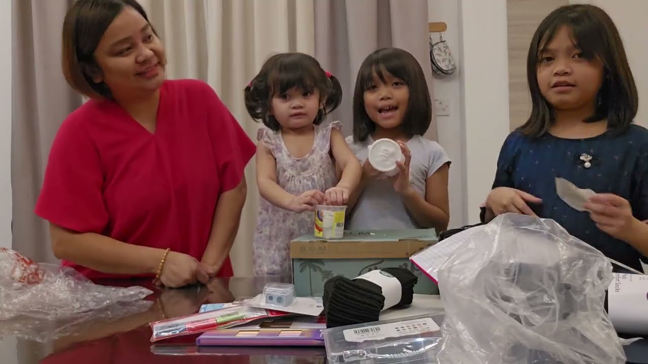 UNBOXING BACK TO SCHOOL STUFF