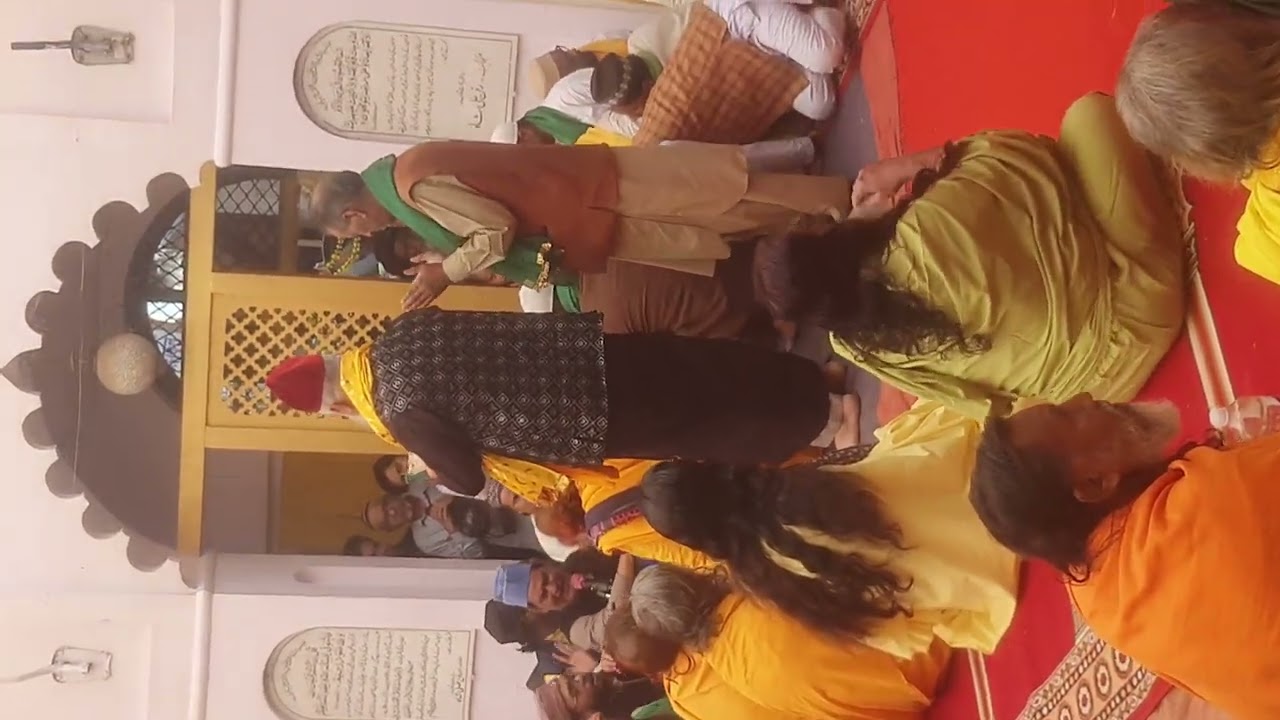 Nigaheen Yaar ne pagal banaa ke chhod Diya