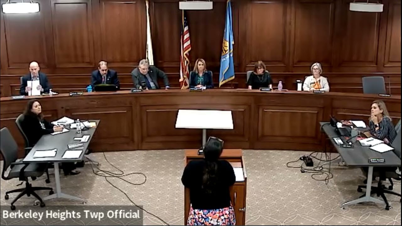 Спор вокруг постановления вызвал ожесточенную дискуссию: Саи Пресса покидает Совет, Поаге выходит...