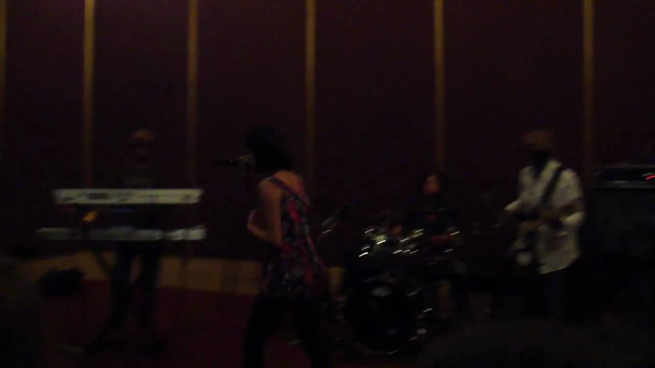 JESSIE J  'SEXY SILK AT I TUNES SHOWCASE'