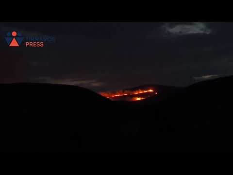 Μεγάλη φωτιά σε εξέλιξη σε δύσβατο σημείο στο Δαμάσι – Αποχώρησαν τα εναέρια μέσα