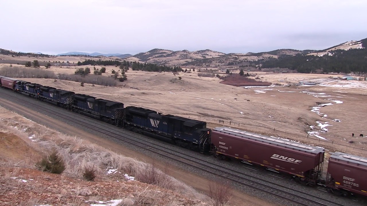 BNSF Grain Train Passes Austin, Mullan Pass