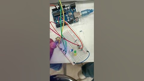 Encendido y apagado gradual de 3 leds con potenciómetro