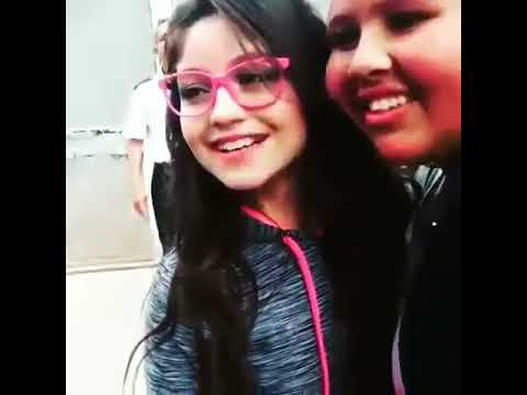 Karol sevilla cantando sobre ruedas - YouTube