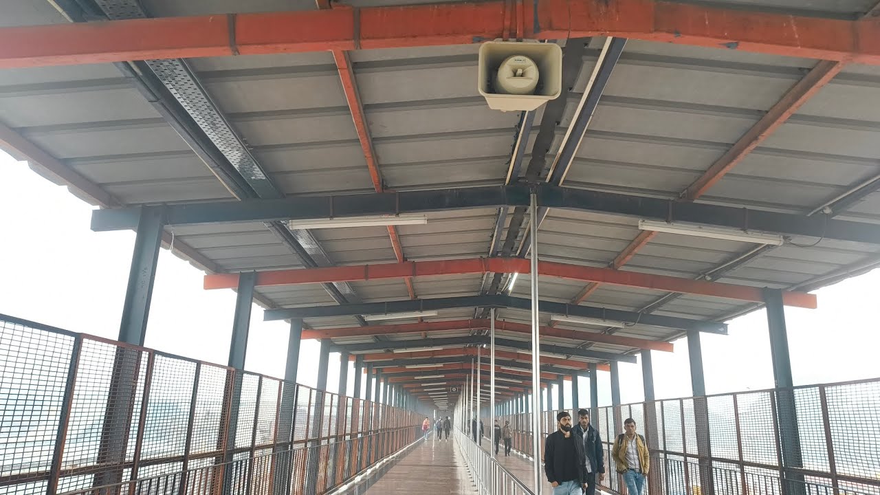 Indian Railway!!! New Delhi Railway Station Announcement!!! 