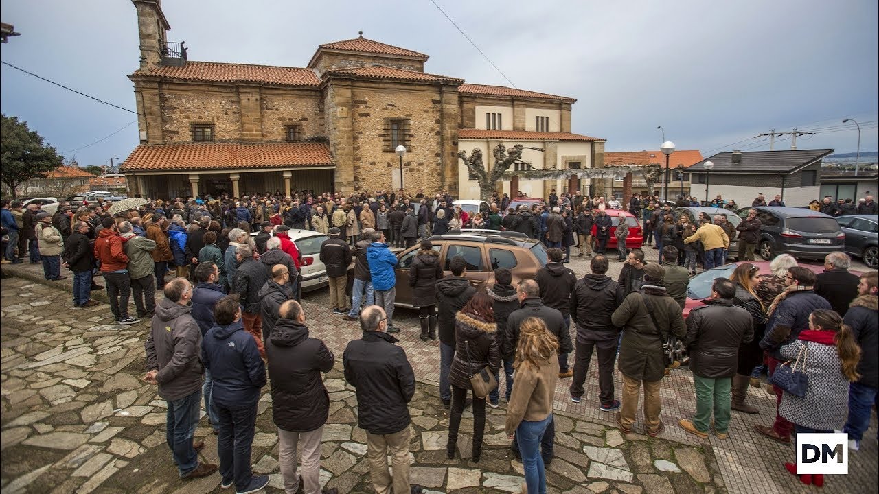 Multitudinaria despedida a los fallecidos en el accidente de Caviedes