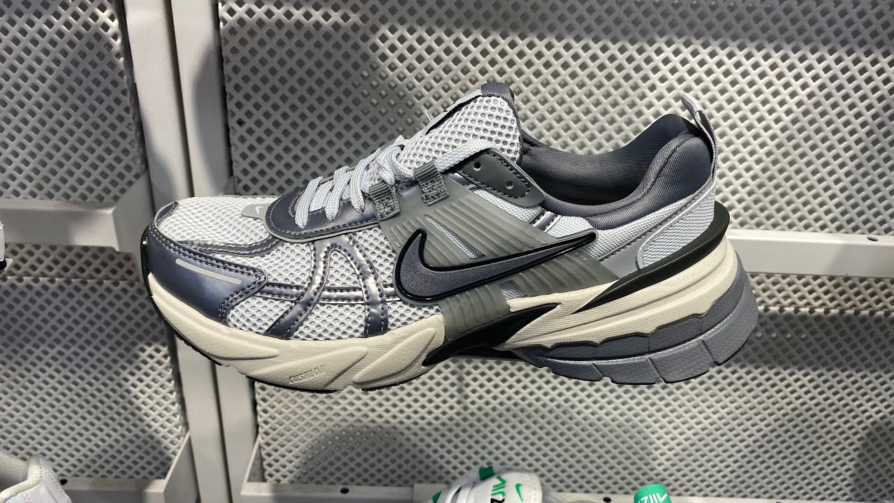 送料込み 追跡あり Nike V2K Run \