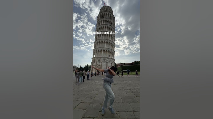 Leaning at the leaning tower of Pisa !! #pisa #italy #leaningtowerofpisa #travel #tiktok #viral ￼