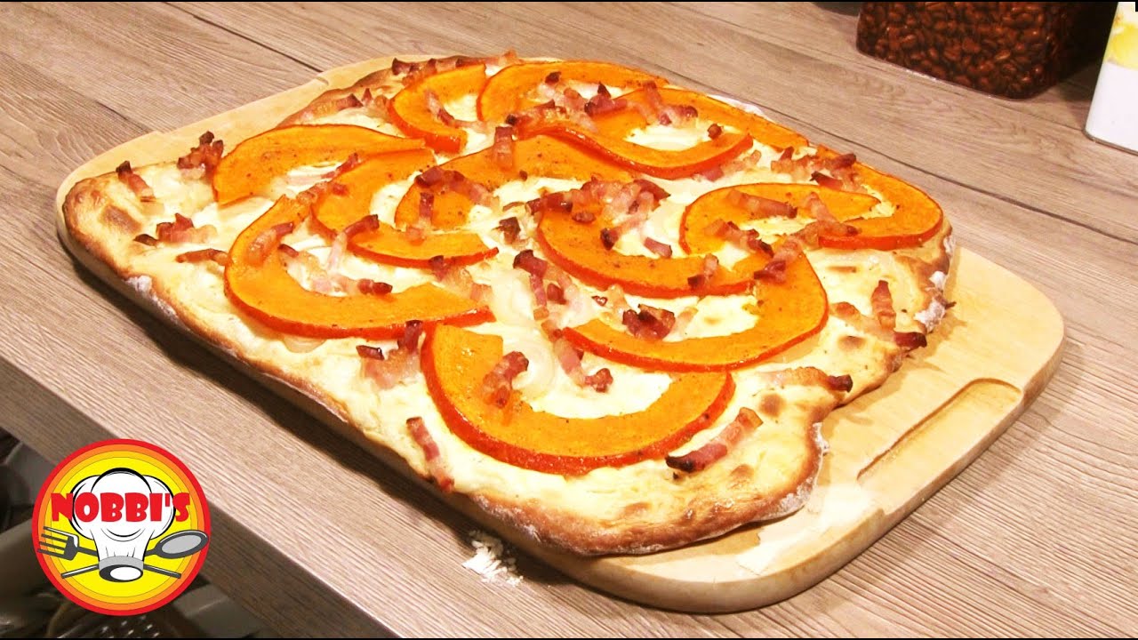 Elsässer Flammkuchen mit einem Hokkaido-Kürbis, verdammt lecker